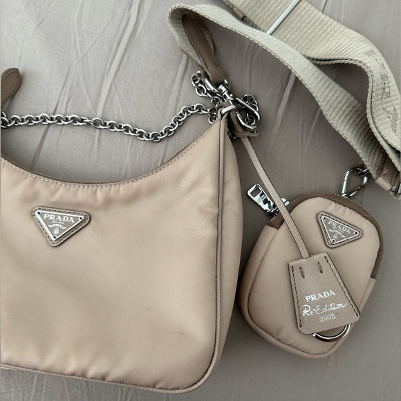 Authentic Prada Nylon Re-Edition 2005. Great condition - Picture 2 of 9